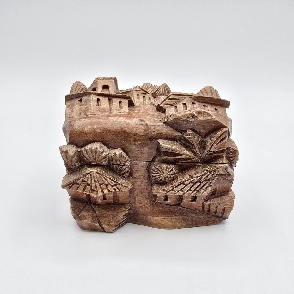 Vintage Hand Carved Folk Art Cedar Wood Trinket Jewelry Stash Box Honduras Nice!